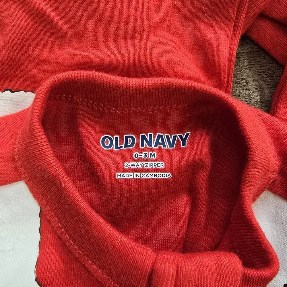 NEW Old Navy Sleepers Outfits 0-3 Mo Newborn Lot of 3 Hand Covers 2 Way Zippers
